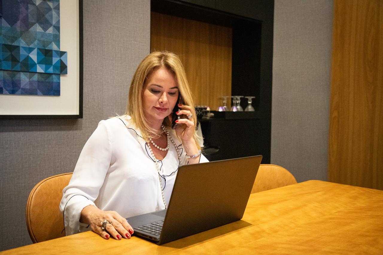 Giovana Furlan, corretora de imóveis